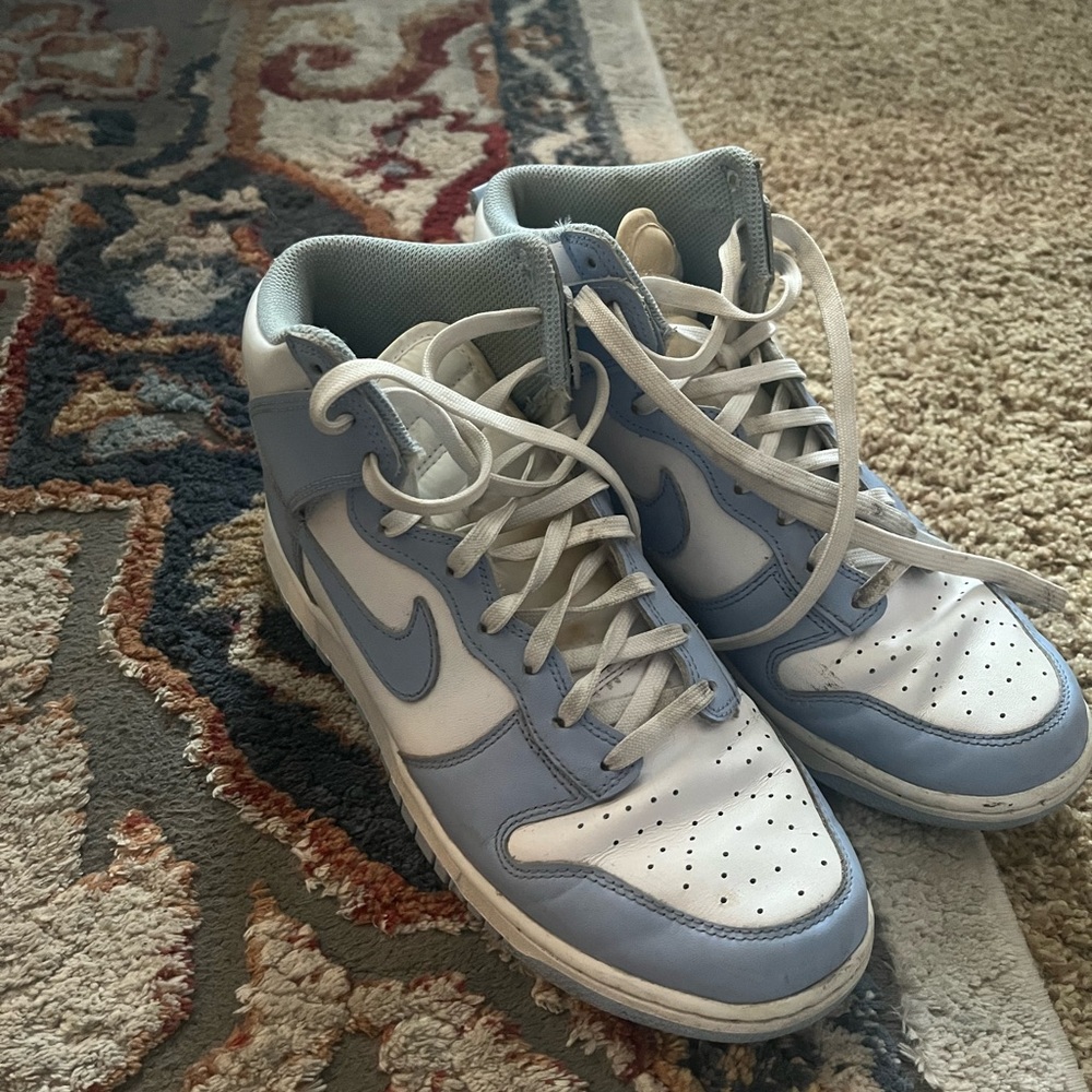 Nike Women’s Dunk High white and blue 
Woman’s 9